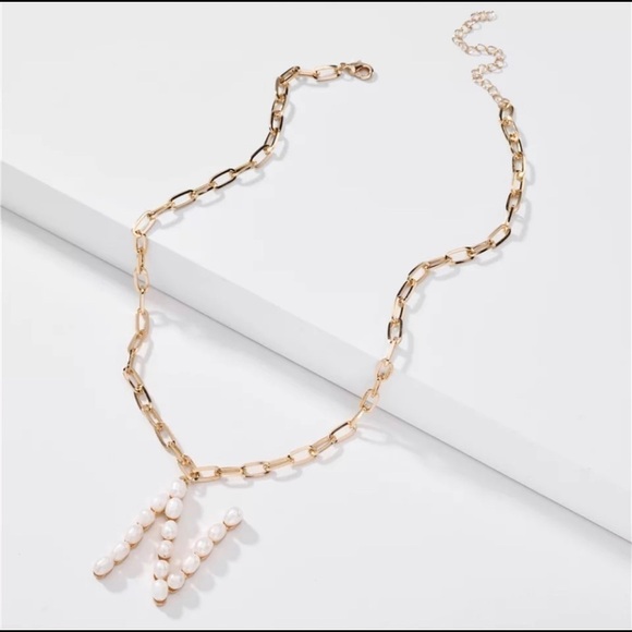 Cute!! Pearl Initial Necklace - Picture 4 of 5